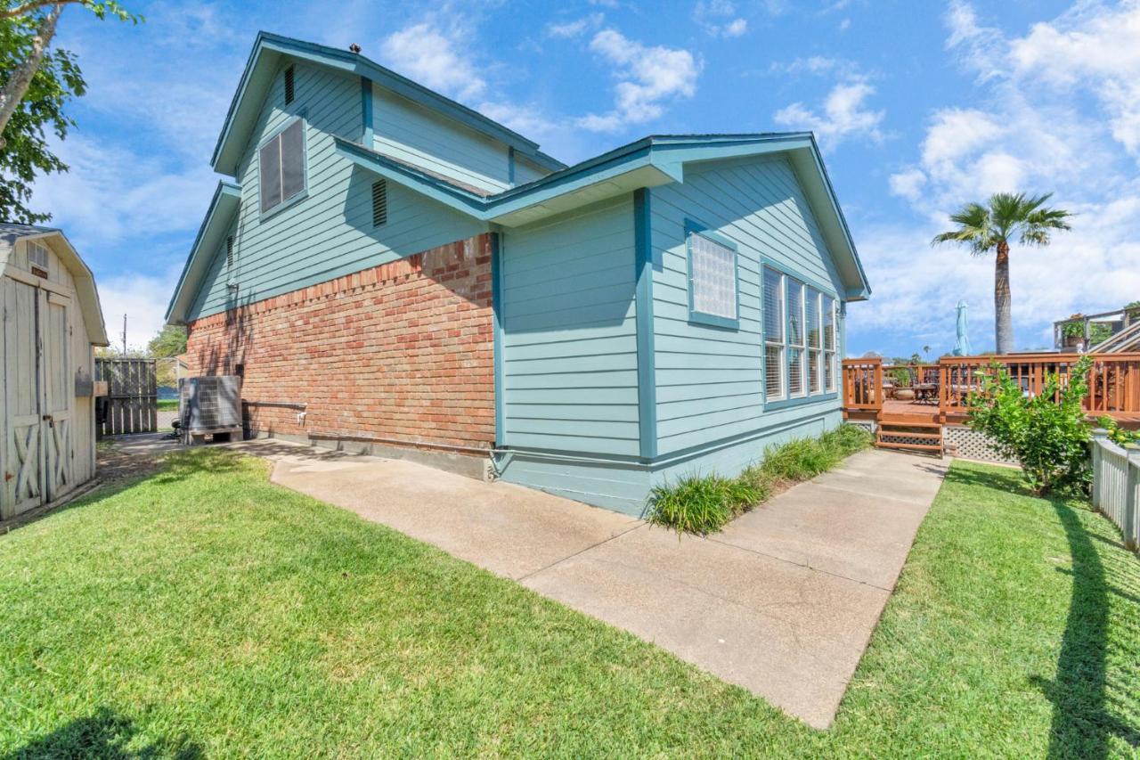 Beauty On The Water! Lake House Near The Beaches! Galveston Kültér fotó