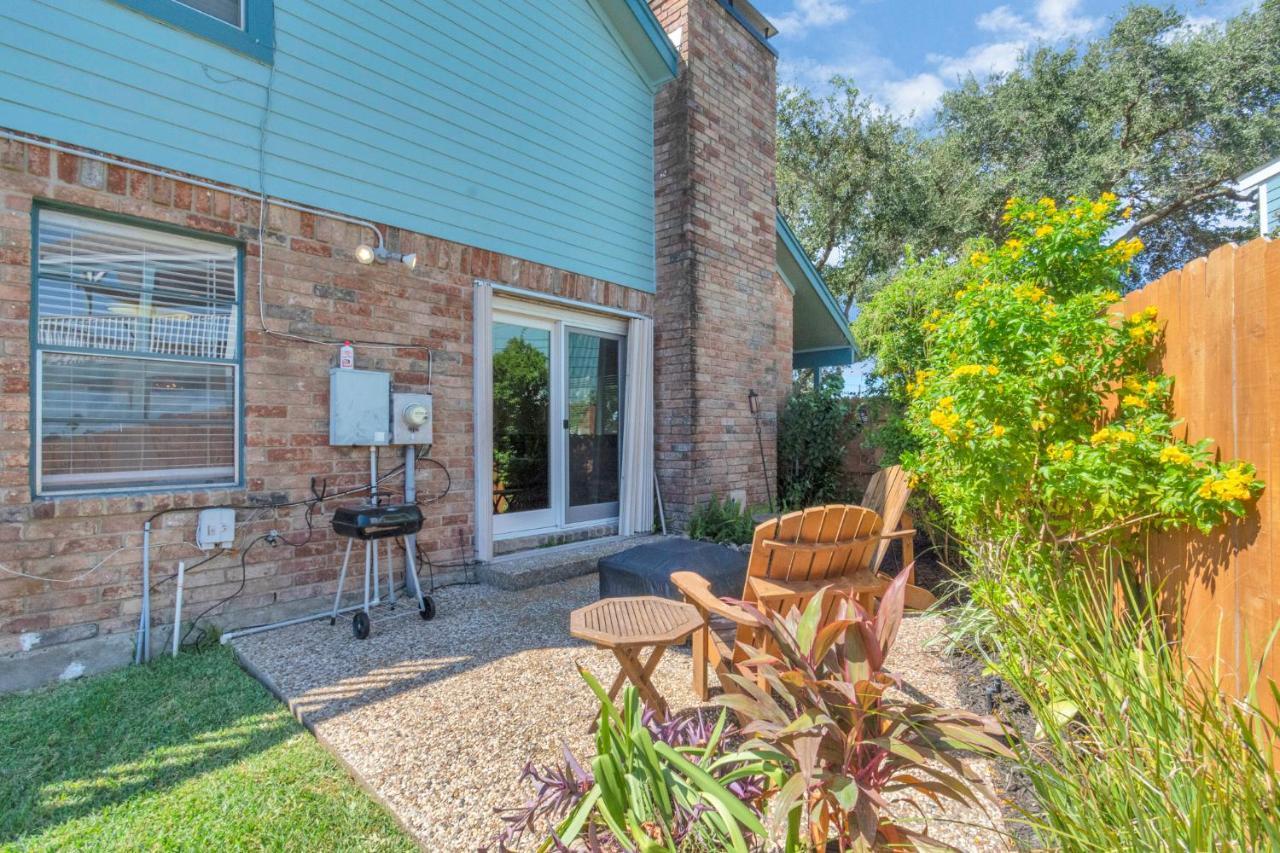 Beauty On The Water! Lake House Near The Beaches! Galveston Kültér fotó