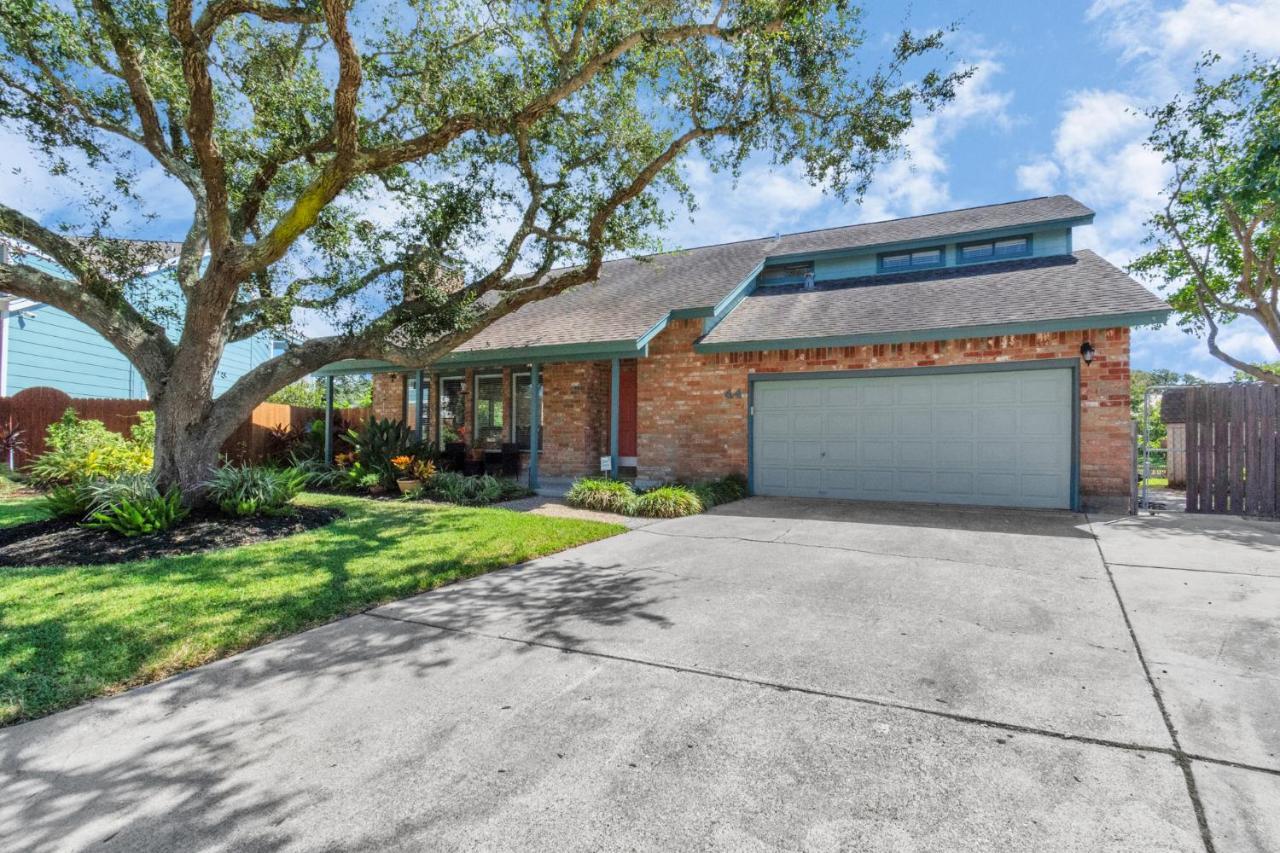 Beauty On The Water! Lake House Near The Beaches! Galveston Kültér fotó