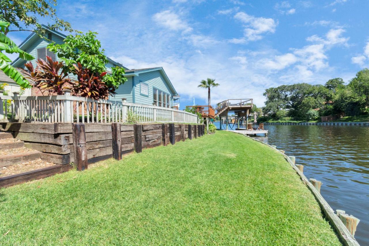 Beauty On The Water! Lake House Near The Beaches! Galveston Kültér fotó
